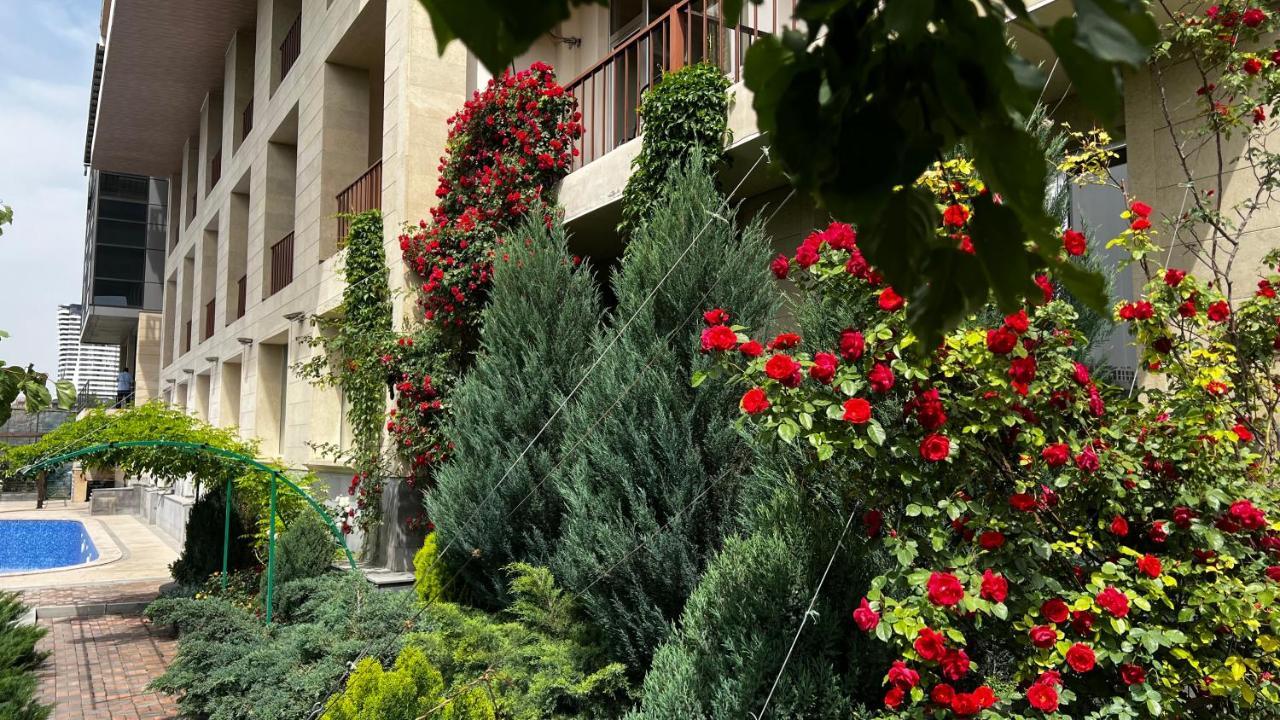 Olympia Garden Hotel Erevan Esterno foto