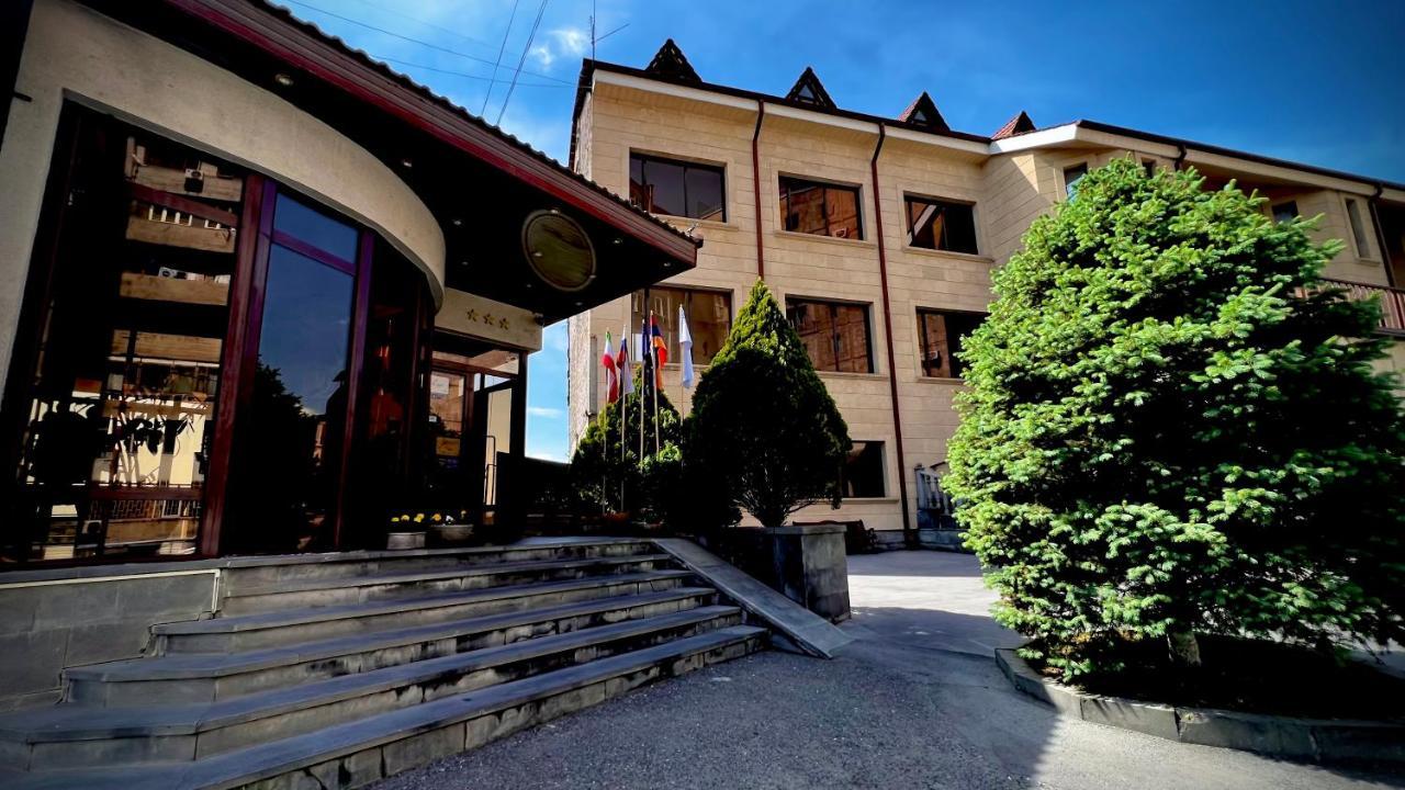 Olympia Garden Hotel Erevan Esterno foto